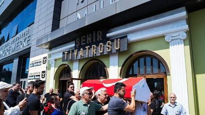 Türk Tiyatrosu’nun duayen sanatçılarından, oyuncu ve yönetmen Zihni Göktay, Harbiye