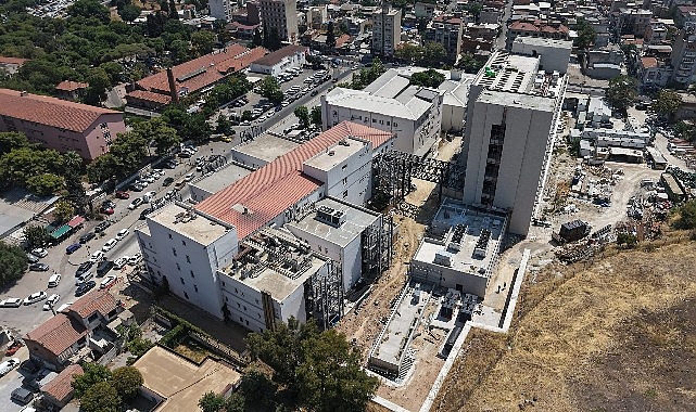 İzmir Büyükşehir Belediyesi Eşrefpaşa Hastanesi’nin yeni ek hizmet binasında inşaat