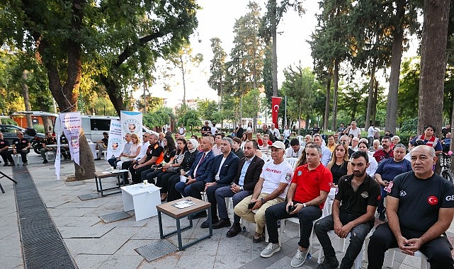 17 Ağustos’un yıl dönümünde Buca’da deprem gerçeği masaya yatırıldı Buca Belediyesi ve İZ-AFED iş birliğiyle düzenlenen 17 Ağustos anma