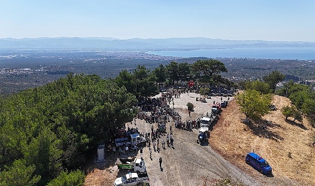36. Geleneksel Güre Sarıkız hayrı binlerce kişinin katılımıyla gerçekleştirildi Edremit Belediyesi tarafından düzenlenen 36. Geleneksel Güre Sarıkız Hayrı, Kazdağları’nın eteklerinde