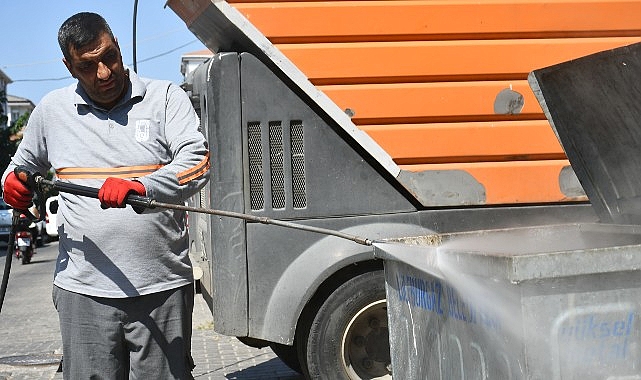 4 bin konteyner düzenli olarak dezenfekte ediliyor Lüleburgaz Belediyesi, kent genelindeki 4 bin adet çöp konteynerini 15