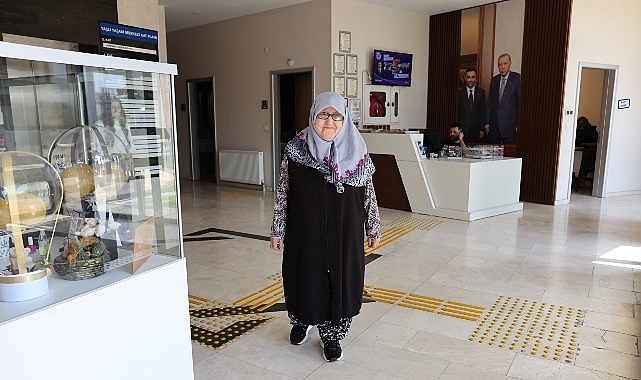 82 Yaşındaki Kadın, Sporla Bastonunu Attı Parkinson hastalığı sebebiyle denge bozukluğu yaşayan ve bastonla yürümek zorunda