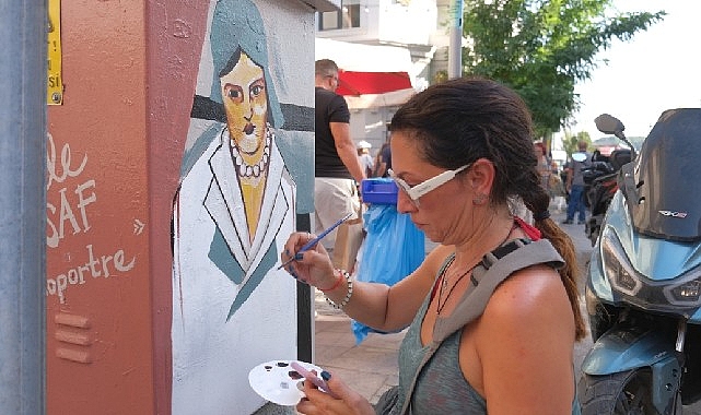 Ayvalık, açık hava sanat galerisine dönüşüyor Ayvalık sokakları, genç sanatçıların dokunuşuyla adeta açık hava galerisine dönüştü.