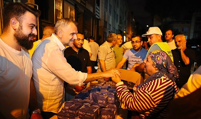 Başkan Vekili Akın’dan kandil simidi ikramı İstanbul Bayrampaşa Belediyesi, Peygamber Efendimiz Hz. Muhammed’in (SAV) dünyaya teşriflerinin