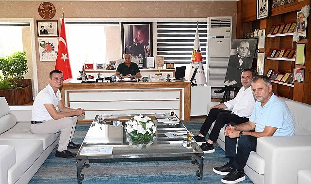 Belediye personelinden Başkan Topaloğlu’na veda ziyareti Kemer Belediyesi Temizlik İşleri Müdürlüğü’nde üç yıldır çalışan Samet Parlar,