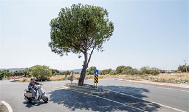 Bergama’da yollar yenileniyor, ulaşım daha güvenli hale geliyor İzmir Büyükşehir Belediyesi, Bergama’nın ilçe merkezi ve kırsal mahallelerinde yol