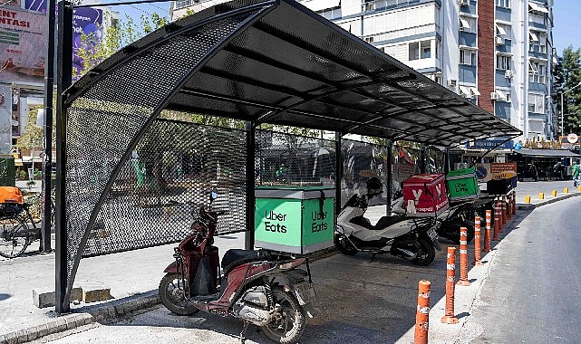 Bornova Belediyesi, Küçükpark’taki trafik yoğunluğunu azaltmak amacıyla kurduğu Motokurye Parkı’nın