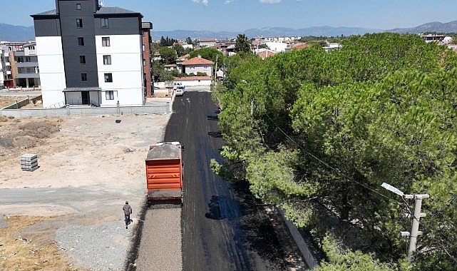 Burhaniye’de 12 Ayrı Mahallede Yol Seferberliği Burhaniye Belediyesi Fen İşleri Müdürlüğü ekipleri, ilçe genelinde yol yapım,