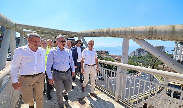 Büyükakın’dan İzmit’in geleceğine yakın takip Kocaeli Büyükşehir Belediye Başkanı Tahir Büyükakın, “Sadece Hizmet Ettik” sloganıyla