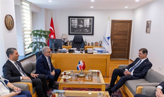 Büyükelçi Lora’dan Başkan Tugay’a ziyaret Dominik Cumhuriyeti’nin Ankara Büyükelçisi Elvis Antonio Alam Lora ve beraberindeki