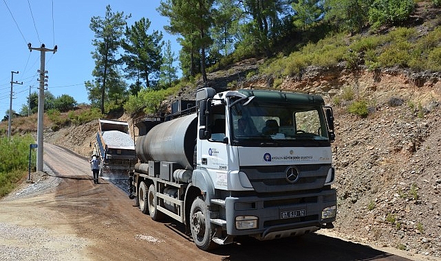 Antalya Büyükşehir Belediyesi Alanya’da asfalt çalışmalarını yoğun bir şekilde sürdürüyor