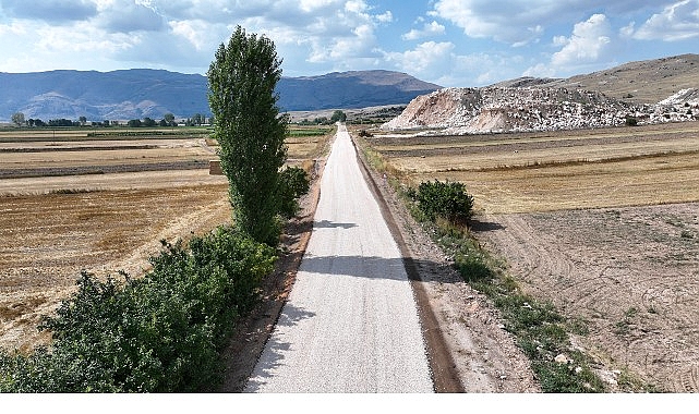 Büyükşehir Belediyesi’nin kırsalda yol çalışmaları sürüyor Antalya Büyükşehir Belediyesi, Korkuteli ilçesine bağlı Manay ve Osmankalfalar Mahalleleri