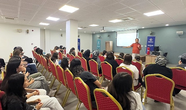 Büyükşehir, çocukları afetlere karşı bilinçlendiriyor Kocaeli Büyükşehir Belediyesi İtfaiye Dairesi Başkanlığı, yaz döneminde çocuklara yönelik