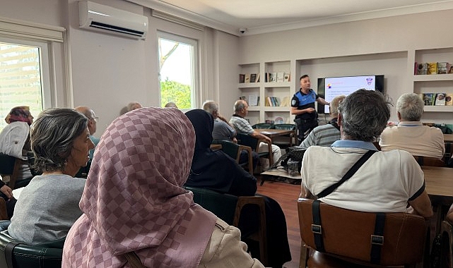 Kocaeli Büyükşehir Belediyesi, 65 yaş üstü vatandaşları dijital dünyanın yanı