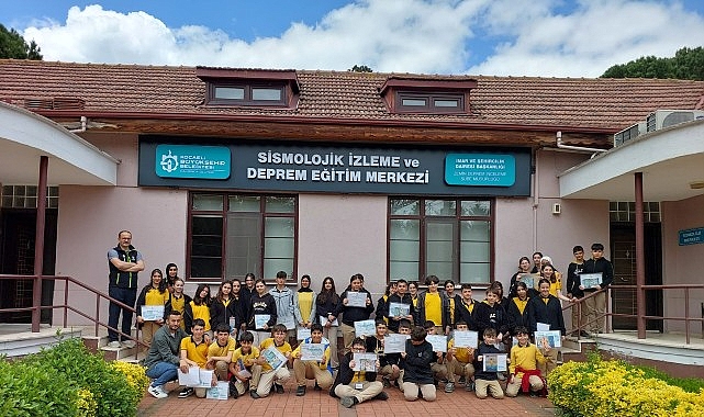 Büyükşehir’in SİDEM’i 129 bin kişiyi afetlere hazırladı Kocaeli Büyükşehir Belediyesi bünyesinde hizmet veren Sismolojik İzleme ve Deprem