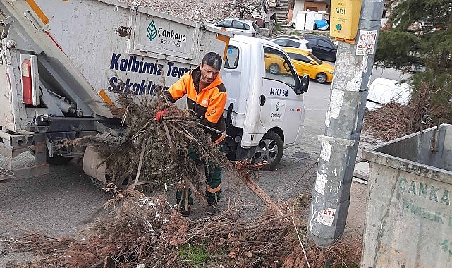 Çankaya Belediyesi’nden Hacimli Atık Uyarısı Çankaya Belediyesi, çevre kirliliğinin önlenmesi amacıyla hacimli atıkların yol kenarları,