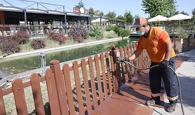 Çankaya parkları onarımdan geçiyor Çankaya Belediyesi, yaz aylarında yoğun kullanılan parklarda kapsamlı bakım ve