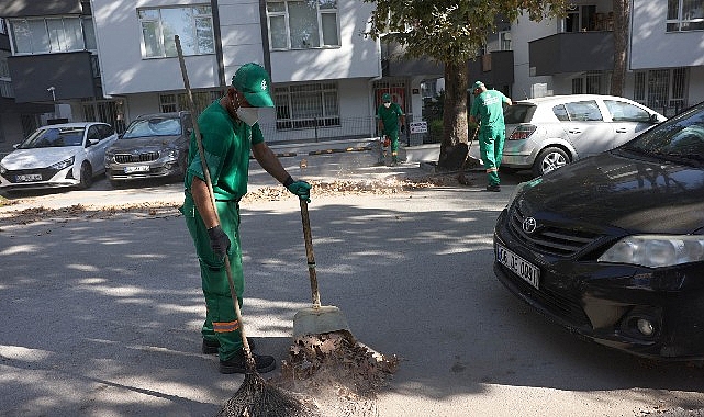 Çankaya’da temizlik mesaisi gece gündüz sürüyor Çankaya Belediyesi, 124 mahallede yürüttüğü kapsamlı temizlik çalışmalarıyla cadde ve