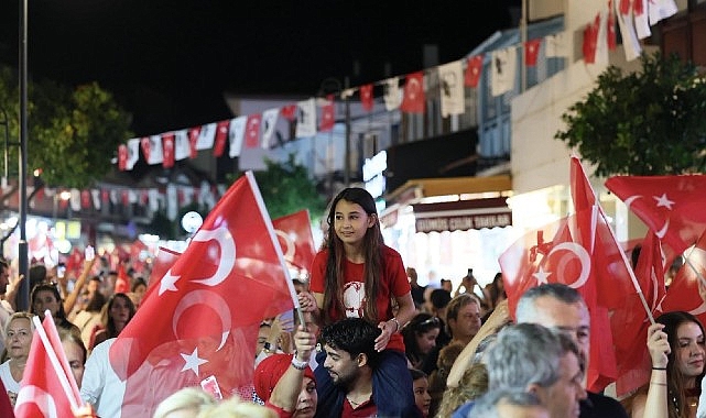 Çeşme’de 30 Ağustos Zafer Bayramı, düzenlenen tören ve etkinliklerle büyük