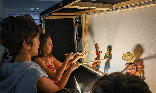 Çocuklar Karagöz’ün perde arkasında Çankaya Belediyesi’nin çocukları geleneksel Türk tiyatrosunun köklü mirası Karagöz ile