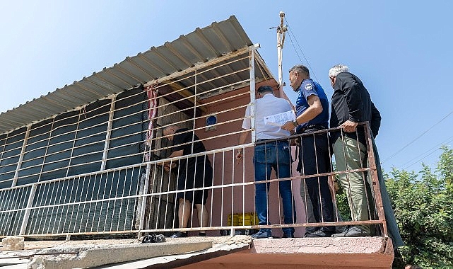 Mersin’in Yenişehir ilçesinde “çöp ev” ihbarı üzerine bir eve giden
