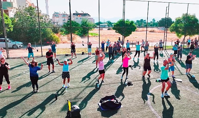 Didim Belediyesi, ücretsiz sabah egzersizleriyle halkı sporla buluşturmaya devam ediyor.