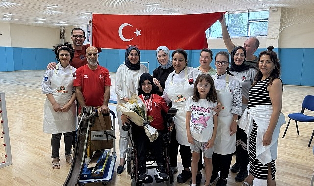 Dünya şampiyonu Havva Alyurt’a sürpriz kutlama Kocaeli Büyükşehir Belediyesi Kağıtspor’un milli boccia sporcusu Havva Alyurt, Mısır’ın