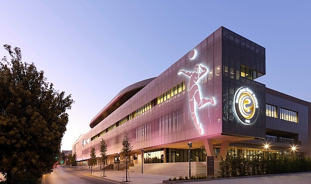 Eczacıbaşı Peron İstanbul’da 2026-2027 sezonu kombine genel satış dönemi başladı Türkiye kadın voleybolunun öncü kulüplerinden Eczacıbaşı Spor Kulübü, 60. yılını