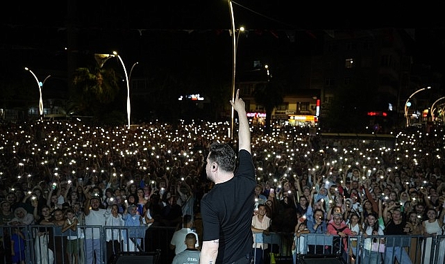 Kocaeli Büyükşehir Belediyesi, Karadeniz müziğinin sevilen sesi Ekin Uzunlar’ı “Fındık