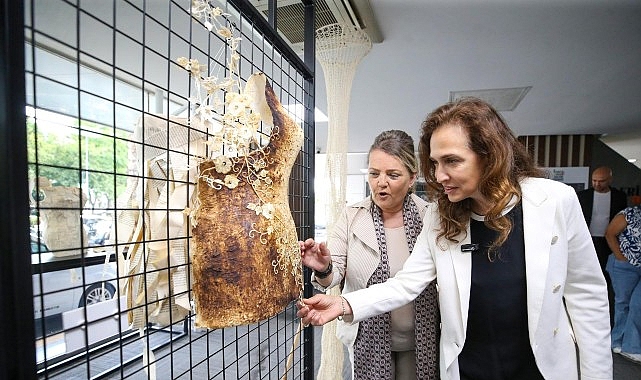 Karşıyaka Belediyesi, ana hizmet binasının giriş katında yer alan Galeri