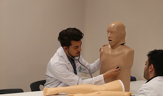 Üsküdar Üniversitesi Tıp Fakültesi Dekanı Prof. Dr. Haydar Sur, tıp