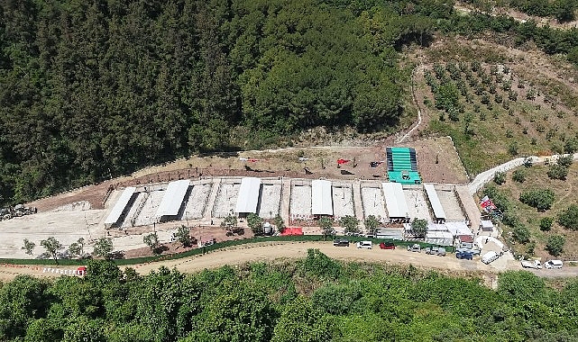 Gemlik’te Barınak Ziyaretçilere Hep Açık Gemlik Belediyesi, son günlerde sosyal medyada Umurbey’de bulunan Geçici Hayvan