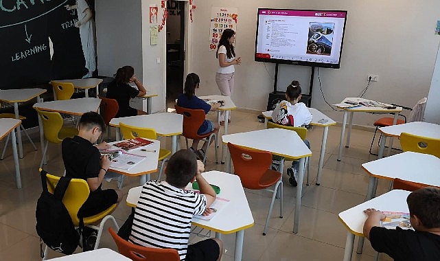 Genç Akademi’de Yaz Kursları Devam Ediyor Kartepe Belediyesi Genç Akademi’de yaz dönemi kursları tüm hızıyla devam
