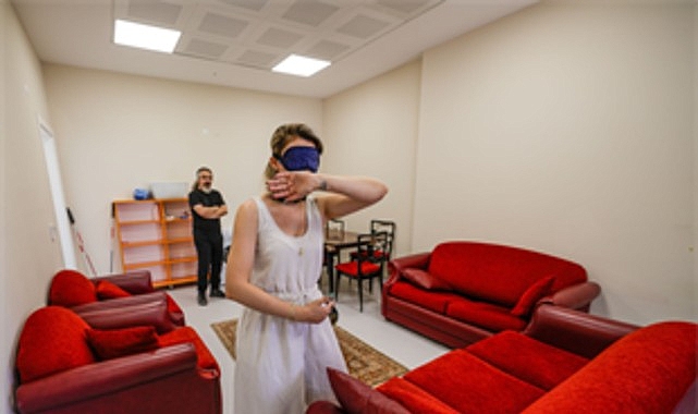 Görme engellilere rehberlik edecek personele özel eğitim İzmir Büyükşehir Belediyesi, görme engelli bireylere yönelik hizmet veren personelin