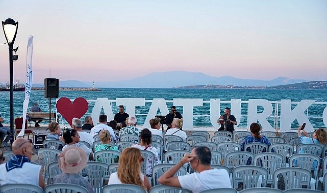 Gün Batımı Konserleri, baştan sona yenilenen Çiftlikköy Sahili’nde Çeşme Belediyesi, baştan sona yenilenen Çiftlikköy Sahili'ni müzikle buluşturuyor. Modern