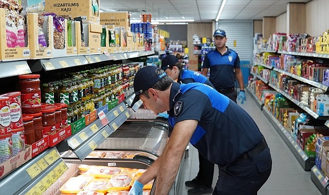 Güzelbahçe’de Market ve Gıda İşletmelerine Sıkı Denetim Güzelbahçe Belediyesi Zabıta Müdürlüğü ekipleri, vatandaşların sağlıklı, güvenilir ve mevzuata