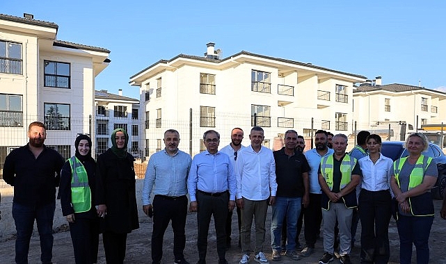 Hayri Baraçlı’dan Kartepe Evleri’nde son inceleme Kocaeli Büyükşehir Belediyesi Genel Sekreteri Dr. Hayri Baraçlı, Kent Konut