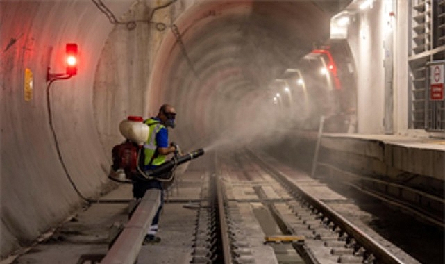 İzmir Büyükşehir Belediyesi, yolcu trafiğinin durduğu gece saatlerinde metro istasyonları,
