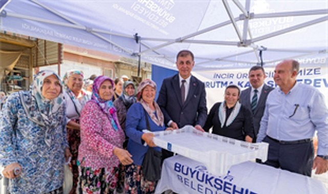 İlk dağıtım Tire ve Torbalı’da İzmir Büyükşehir Belediyesi, İzmir’in bereketli topraklarında alın teriyle üretim yapan