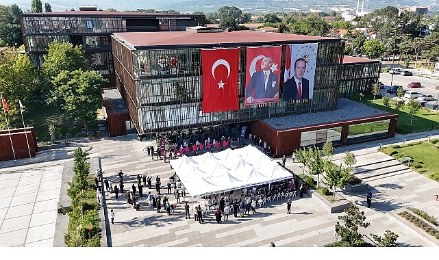 İnegöl’de 30 Ağustos Zafer Bayramı Coşkuyla Kutlandı 30 Ağustos Zafer Bayramı’nın 104’üncü yıl dönümü, İnegöl’de düzenlenen resmi