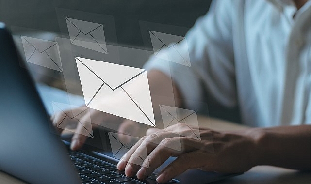 E-posta çoğumuz için günlük hayatın vazgeçilmez bir parçası olmaya devam