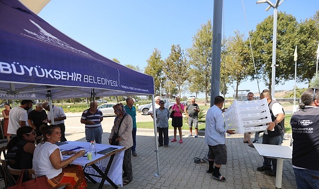 İzmir Büyükşehir Belediyesi’nden Efes Selçuklu İncir Üreticisine Destek İzmir Büyükşehir Belediyesi, Efes Selçuk’ta tarımsal üretimin güçlendirilmesi ve üreticilerin