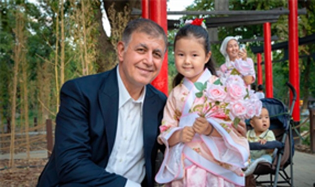 İzmir Büyükşehir Belediye Başkanı Dr. Cemil Tugay ve beraberindeki İzmir