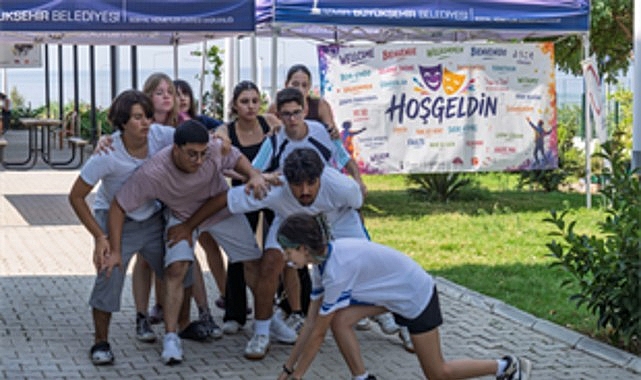 İzmir Büyükşehir Belediyesi ve Çağdaş Drama Derneği iş birliğinde Özdere