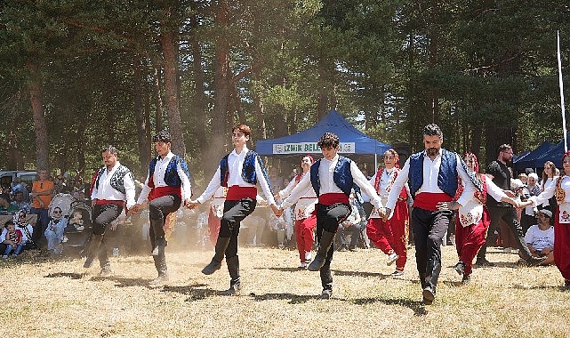 İznik’te 5. Maviyemiş Festivali’ne Yoğun İlgi İznik Belediyesi, ilgili kurumlar ve Candarlı Mahalle Muhtarlığı iş birliğiyle