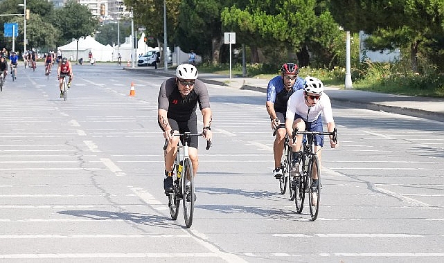 Kadıköy’de Sprint Triatlon heyecanı yaşandı Kadıköy Belediyesi ile Türkiye Triatlon Federasyonu iş birliğiyle düzenlenen Kadıköy