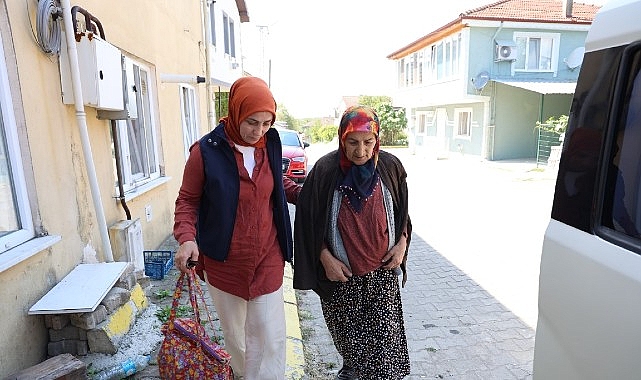 Kartepe’de Yaşlılar Yalnız Değil Kartepe Belediyesi bünyesinde hizmet veren Alo Evlat Sağlık Kulübü, ilçe