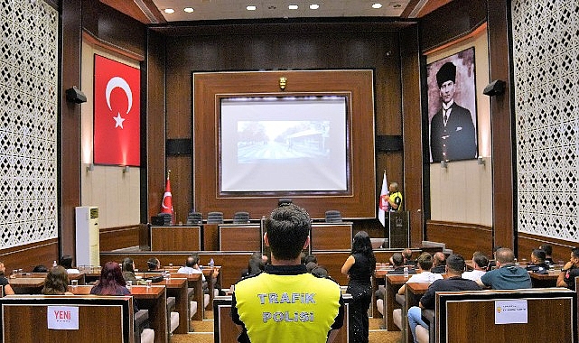 Keçiören Belediyesi personeline Trafik Güvenliği ve Güvenli Sürüş Eğitimi Keçiören Belediyesi İnsan Kaynakları ve Eğitim Müdürlüğü ile Ankara Valiliği