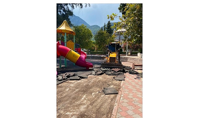 Kemer’de yeşil alanlarda bakım çalışmaları Kemer Belediyesi Park ve Bahçeler Müdürlüğü ekipleri, Kemer genelinde bulunan