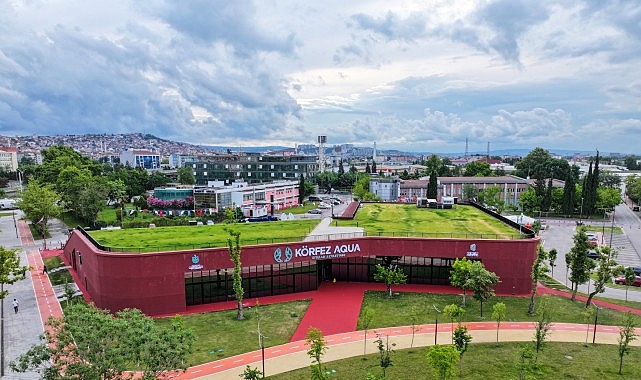 Kocaelispor’un efsanesinden Körfez Aqua’ya tam not Kocaelispor’un unutulmaz isimlerinden Kaan Dobra, eşi Sylwia Dabrowski ve Polonya’dan